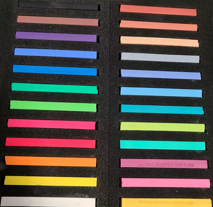 KOH-I-NOOR Pastellilajitelma 24 neliskulmaista - Kuivapastellit ja pastelliliidut - KN360951 - 1