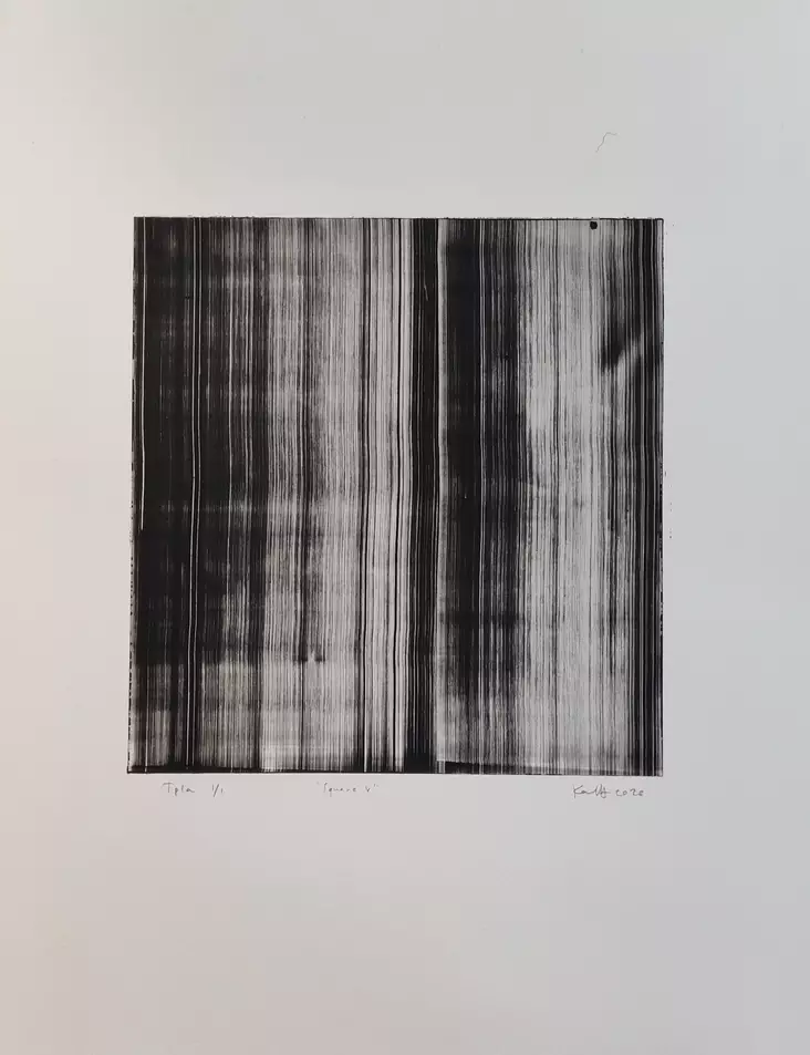 Hinkula Kaija: Square V - Keskisuuret vedokset - t11808 - 1